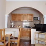 Henrietta Apartmanhaz *