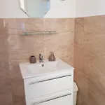 Henrietta Apartmanhaz Daire *