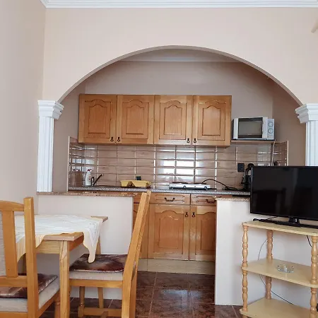 Henrietta Apartmanhaz *