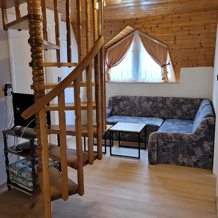 Henrietta Apartmanház *