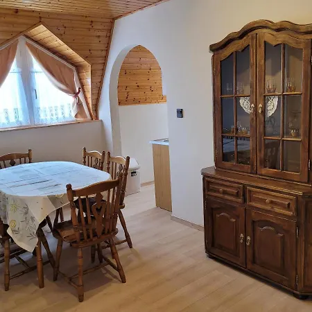 Henrietta Apartmanház
