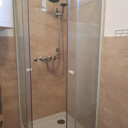 Daire Henrietta Apartmanhaz *