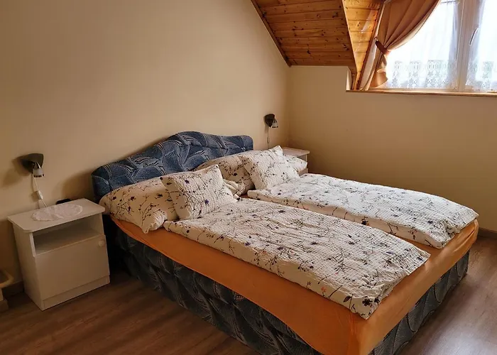 Henrietta Apartmanhaz דירה