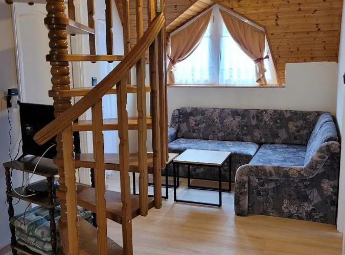 Henrietta Apartmanhaz *