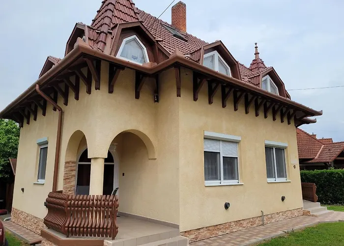 Апартаменты Henrietta Apartmanhaz *