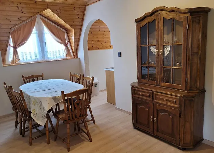 Henrietta Apartmanhaz