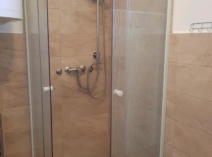 דירה Henrietta Apartmanhaz *