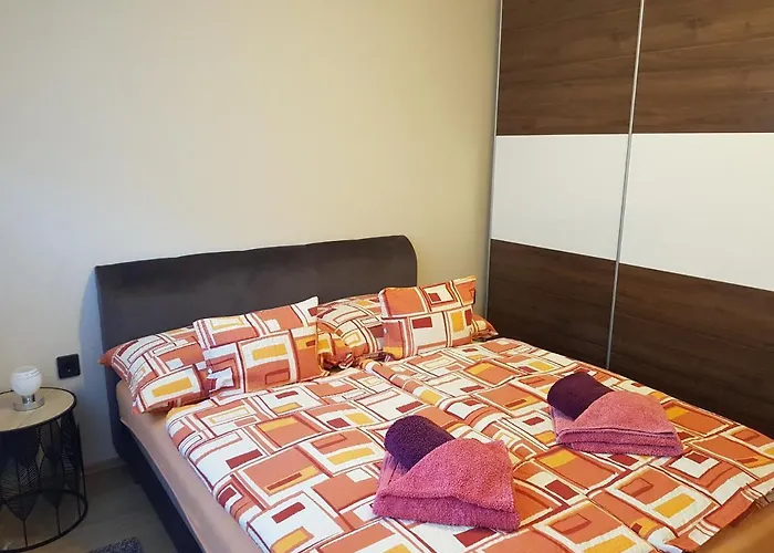 Апартаменты Henrietta Apartmanhaz