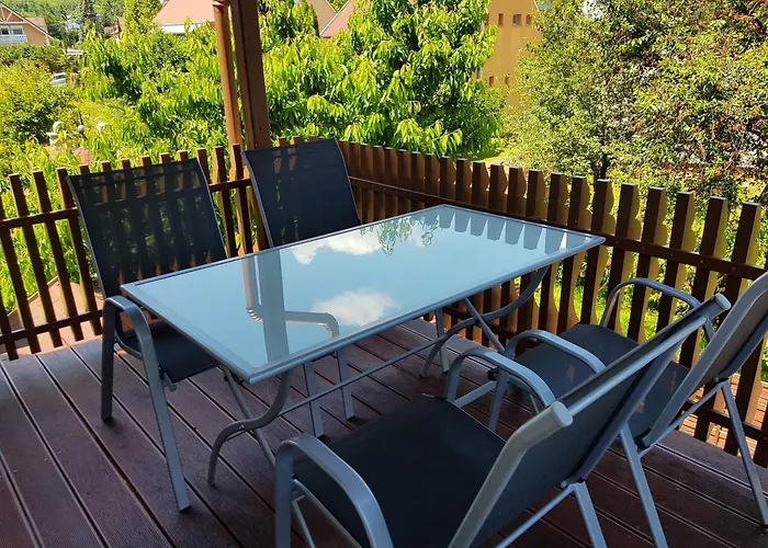 Henrietta Apartmanhaz Апартаменты